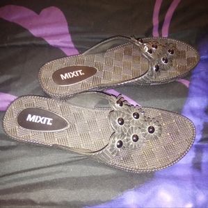 Women's sandals size 7 asking $15